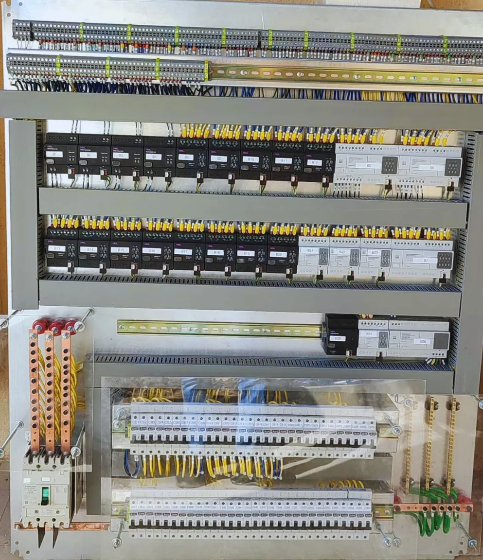 لوحات توزيع رئيسية