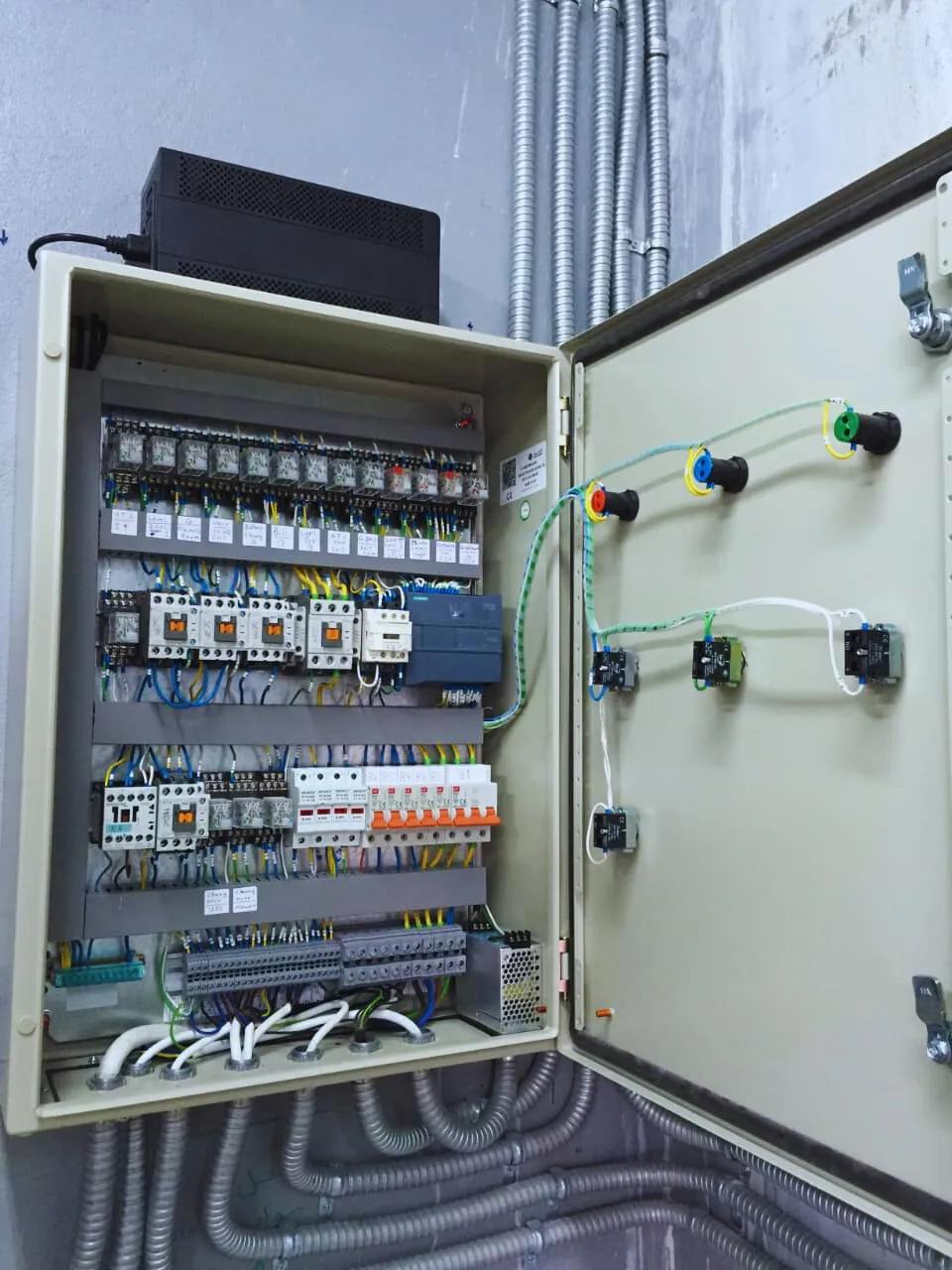 تمديدات كهرباء مصانع